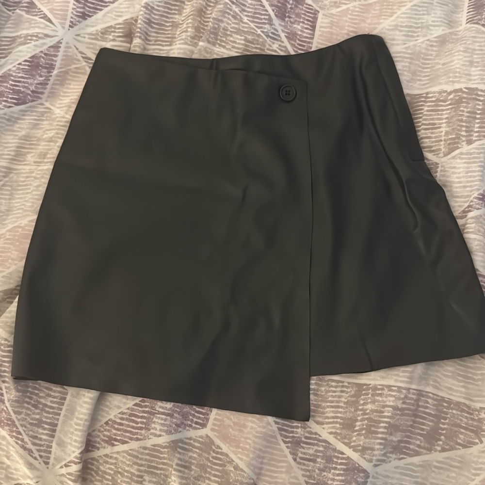 Girls faux leather black skirt